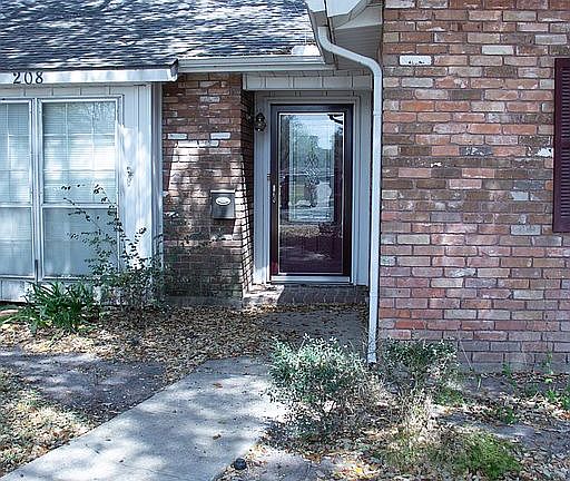 4th image of 208 N Crescent Dr