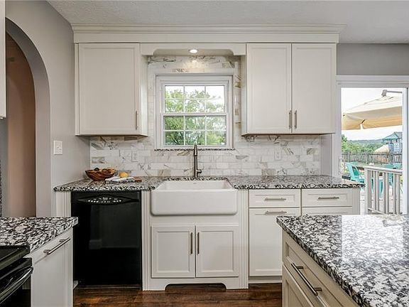 4th image of 102 Woodbine Dr