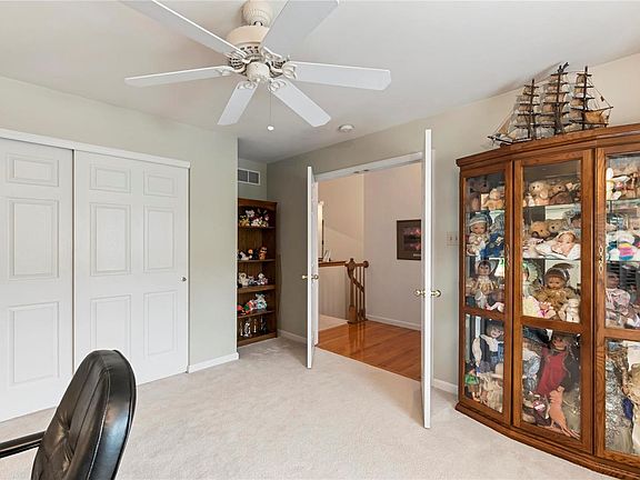 4th image of 4949 Montford Dr