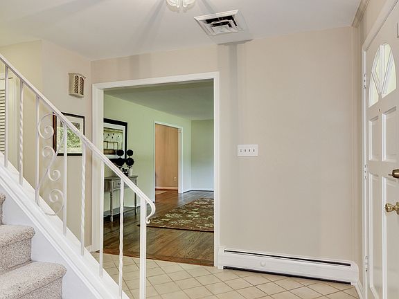 2nd image of 13325 Oakwood Dr