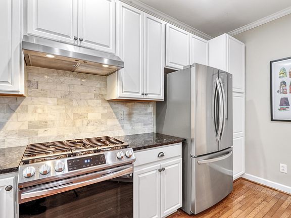 5th image of 825 Saratoga Dr