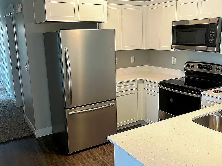 3 bed, 1272 sqft, $1,800 — Photo 2