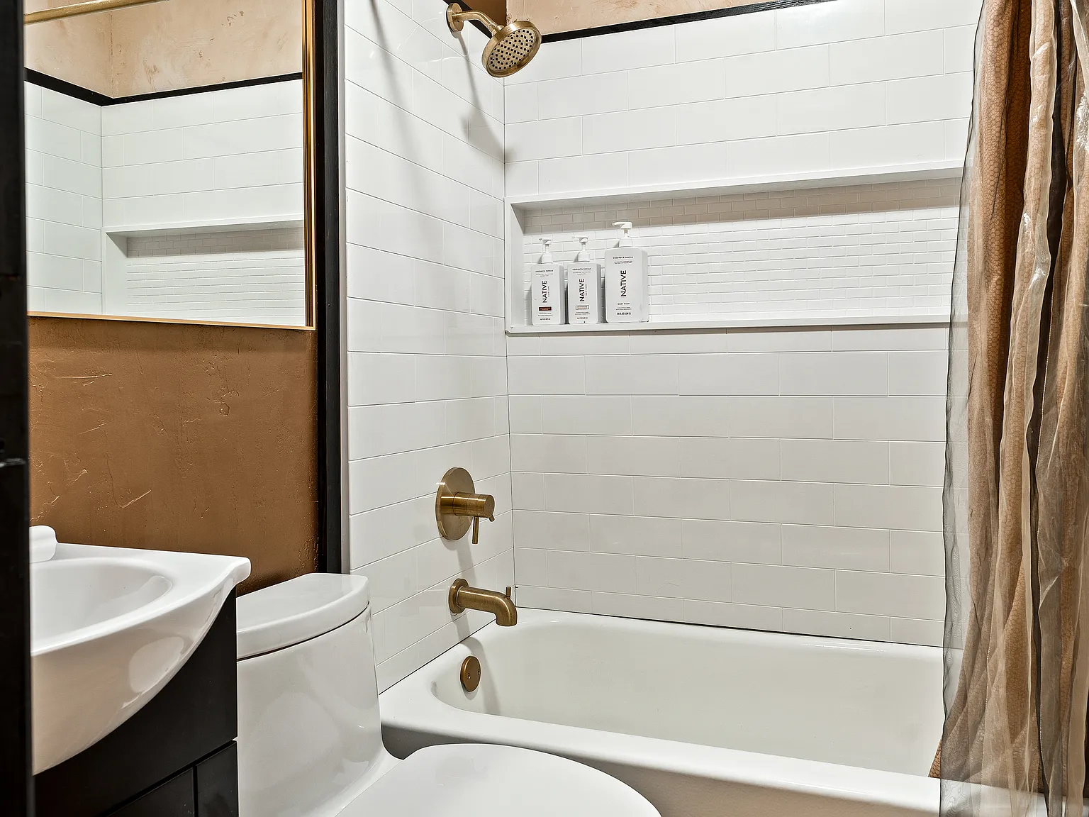 1 bed, 400 sqft, $2,500 — Photo 3