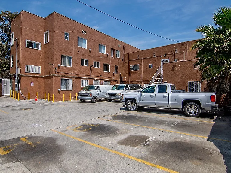 South Park Place Apartments — Photo 23