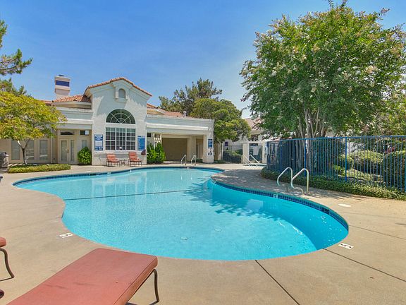 5th image of 311 Beachcomber Dr E