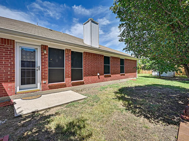 907 Clear Creek Dr — Photo 18
