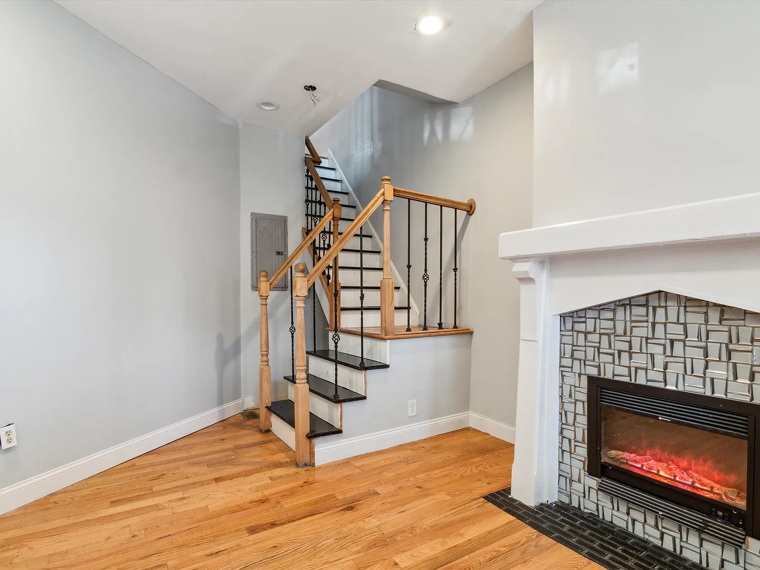 3 bed, $1,500 — Photo 2