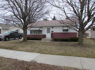 1131 S 35th St, Manitowoc, WI 54220