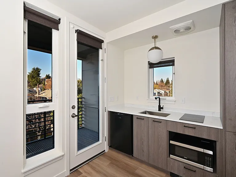 Greta Apartments | Private Kitchen Studio near UW — Photo 44