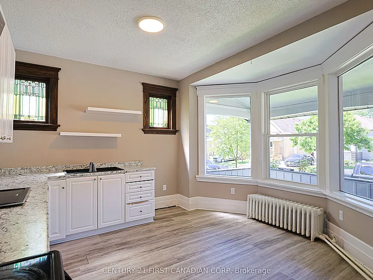 444 Dorinda St #MAIN FLOOR — Photo 6