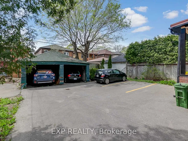 896 Avenue Rd — Photo 22