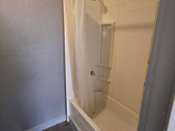 4th image of 1558 N Main St