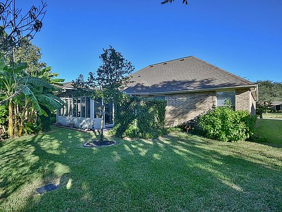 2nd image of 802 W Peach Hollow Cir