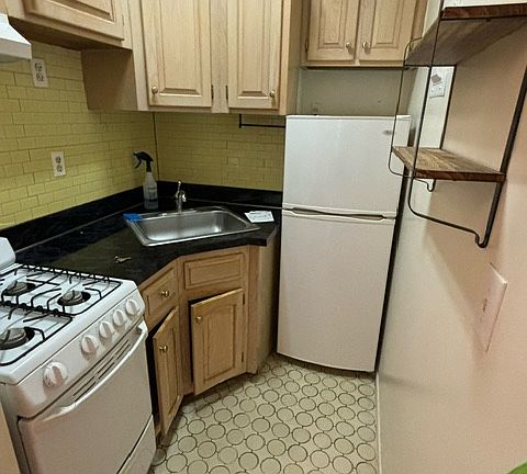 3rd image of 327 E 92nd St APT 2B