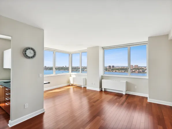 100 Riverside Boulevard image 1 of 4