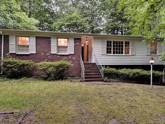 3rd image of 103 Edgewood Ln