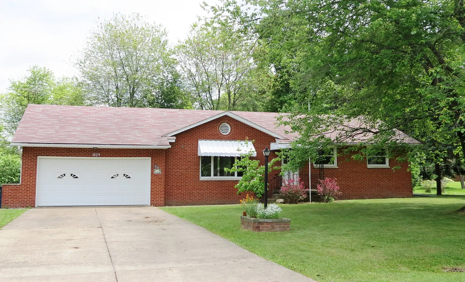 1029 Logan Ave photo 1