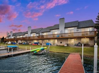 1994 Kingston Rd #1, White Lake, MI 48386