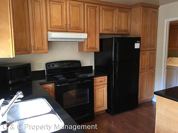 4th image of 941 Summerside Dr Unit D