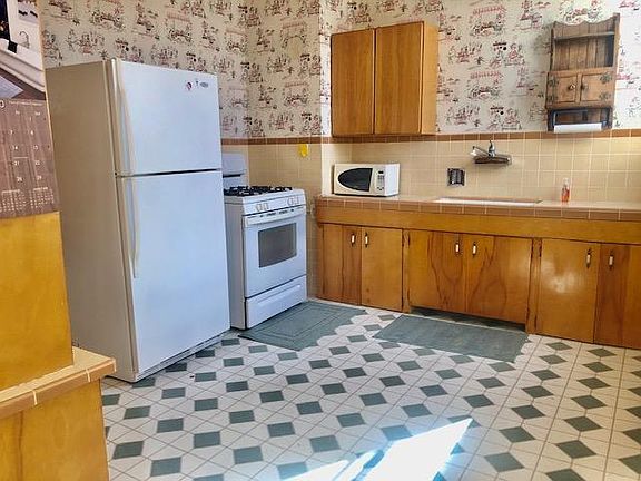 3rd image of 685 16th Ave