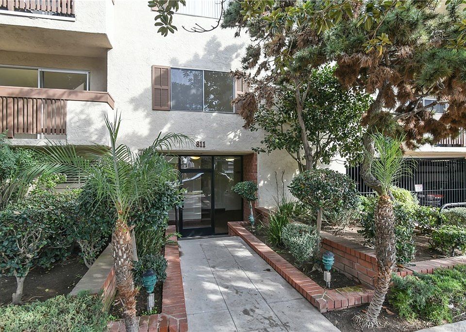 1st image of 811 6th St APT 105