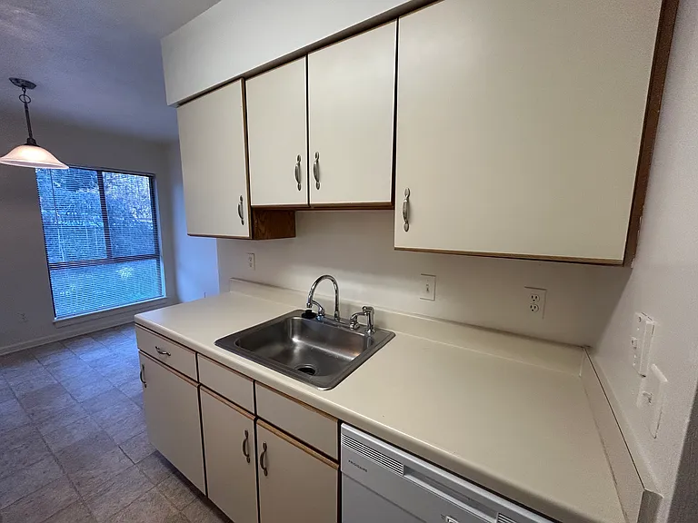 Princeton Circle West Apartments — Photo 24