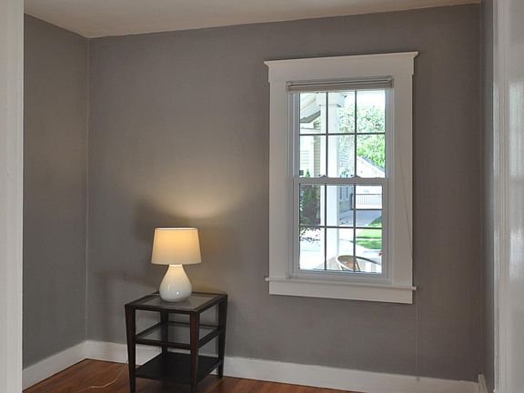 5th image of 768 Chapin Ave