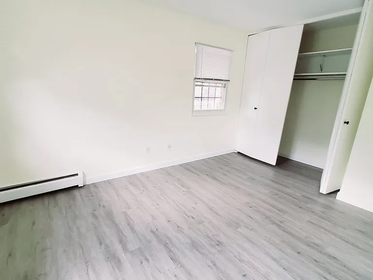 40 Hoyt St #4 — Photo 5