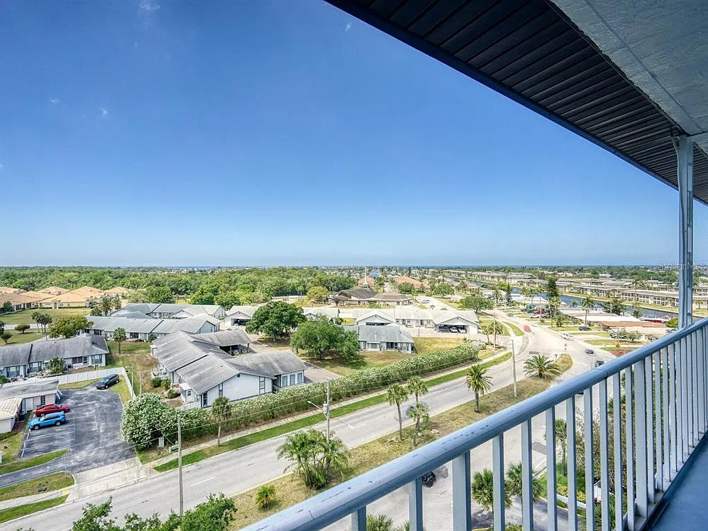 2 bed, 2.0 bath, 1050 sqft, $1,700 — Photo 4