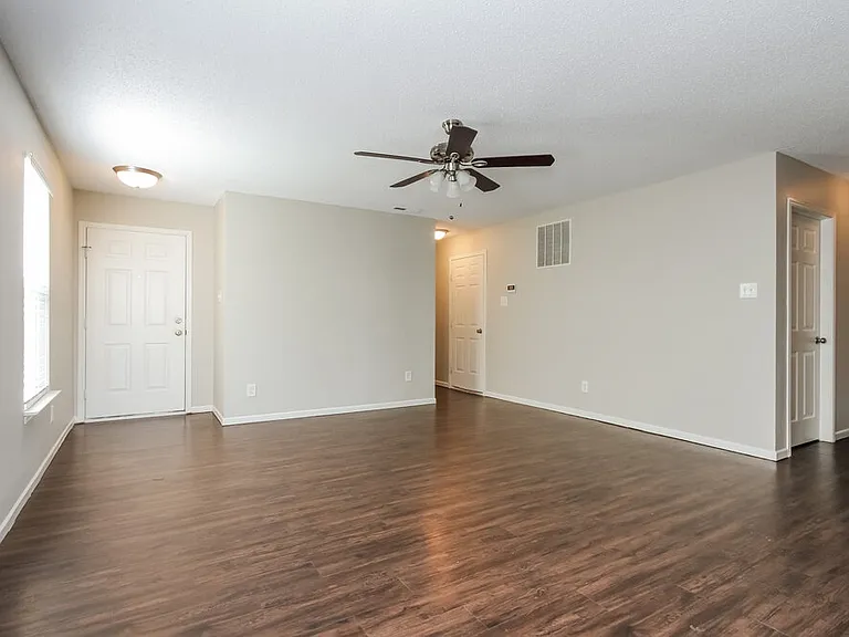 6715 Everbloom Ln — Photo 4