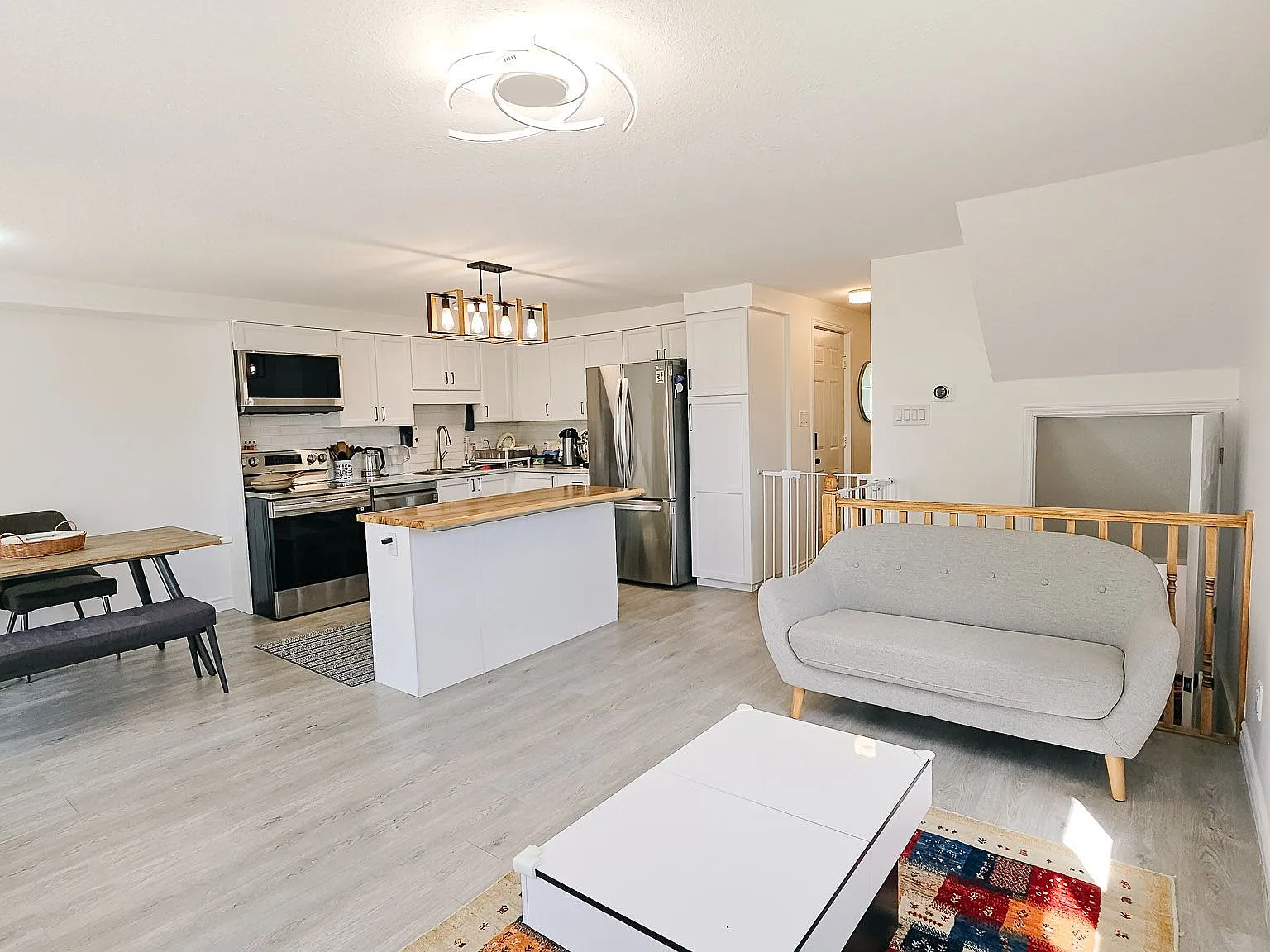 4 bed, $2,950 — Photo 1