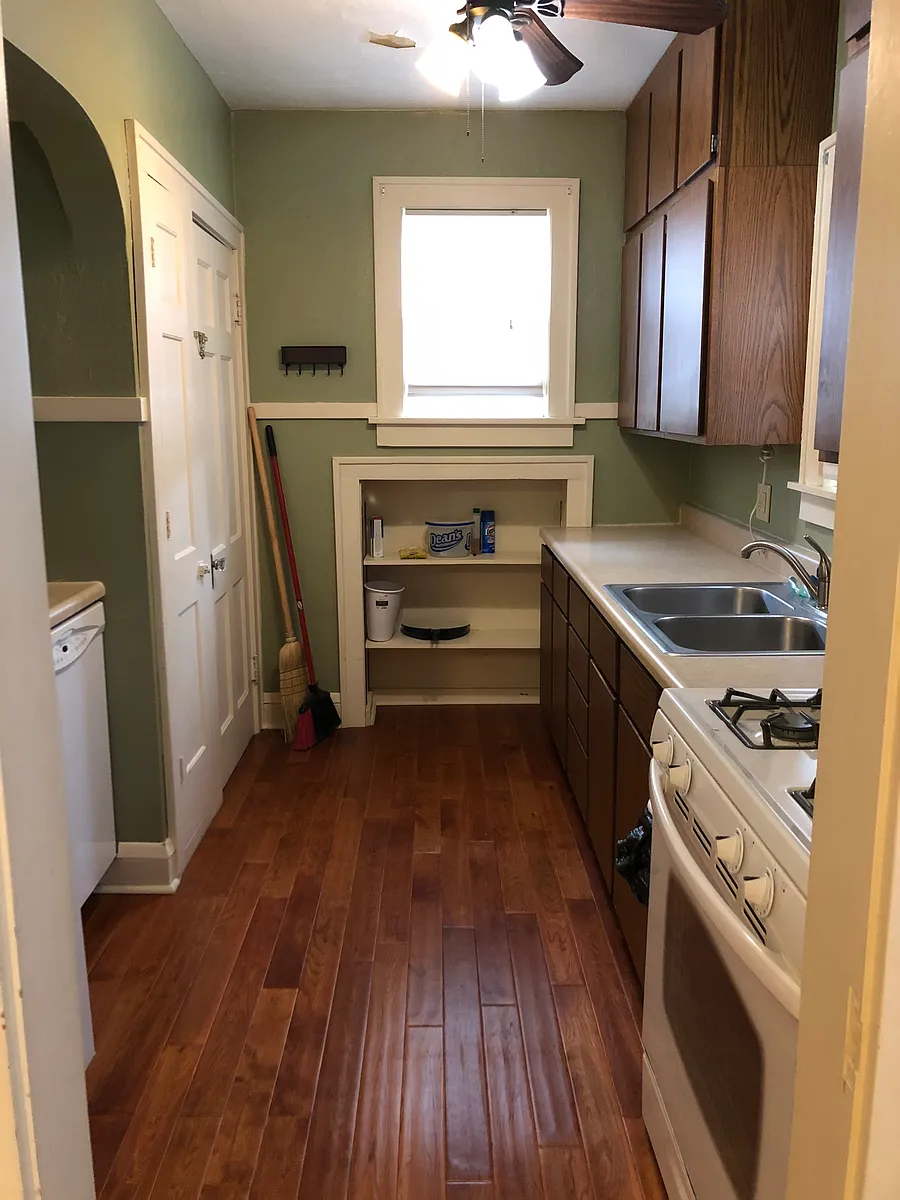 Building Photo - 313 E Rock St #1