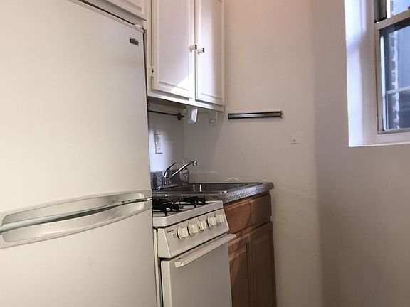 2nd image of 624 E 11th St APT 5b
