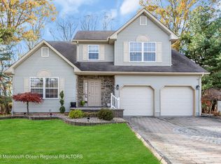 33 Carolyn Ct, Eatontown, NJ 07724