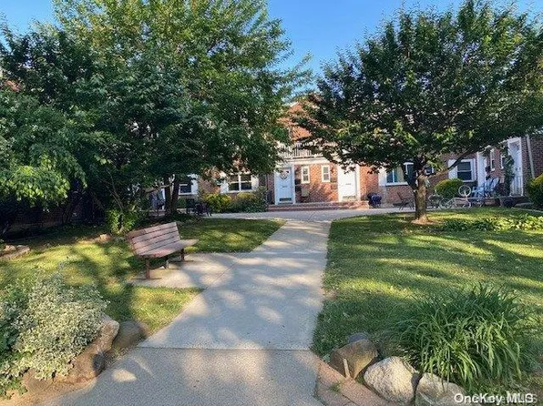 255-34 73rd Avenue 1st fl, Glen Oaks, NY 11004