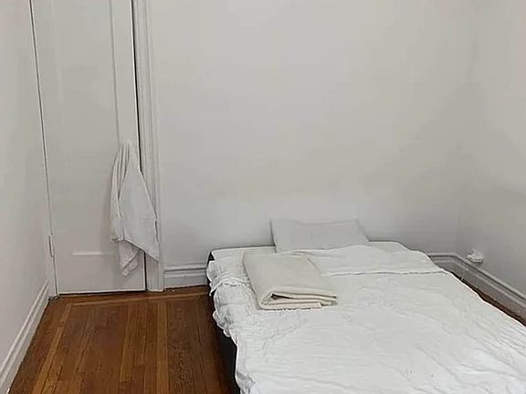 4th image of 440 E 6th St APT 6c