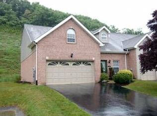 7090 Clubview Dr, Bridgeville, PA 15017