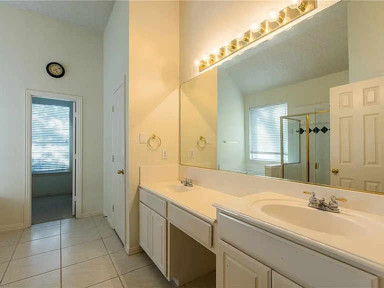 8216 Spring Valley Ln — Photo 17