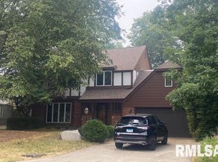 811 W Deerbrook Dr, Peoria, IL 61615