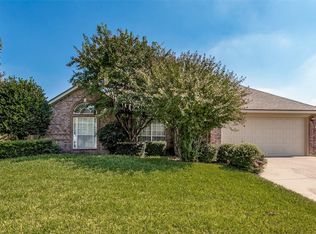 2668 Bent Tree Dr, Hurst, TX 76054