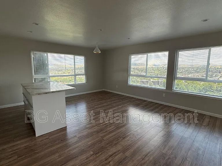 50 Frey Pl #4 — Photo 9