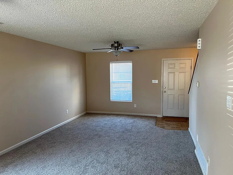 24 Chesterfield Ct — Photo 6