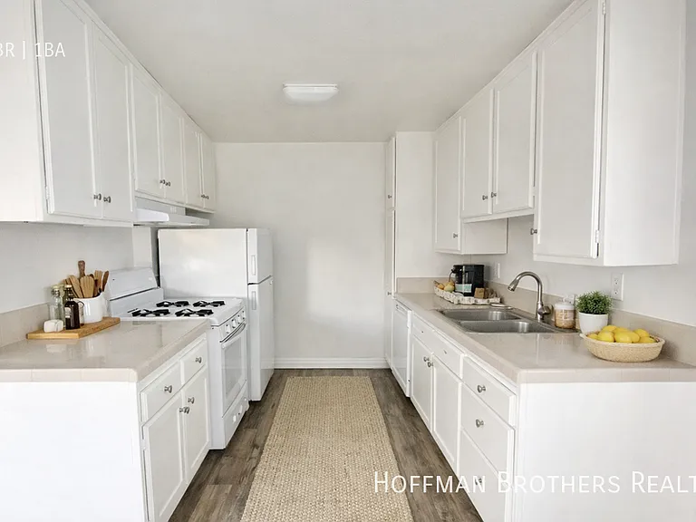 10537 Rose Ave #24 — Photo 2