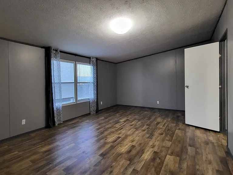 21516 Cherry Hollow Dr — Photo 8