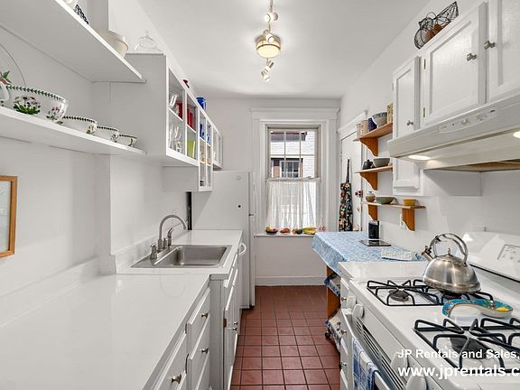 2nd image of 335 S Huntington Ave APT 12