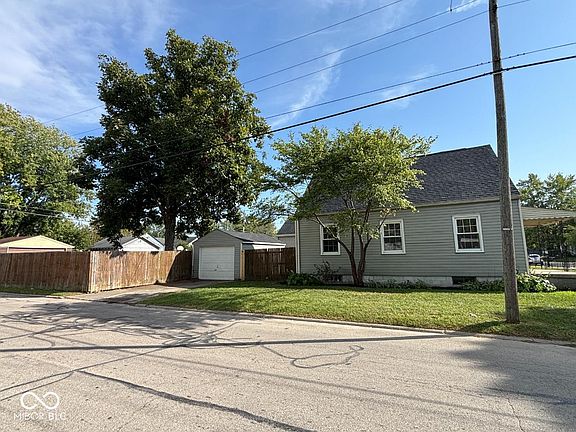 3rd image of 2202 S Pershing Dr