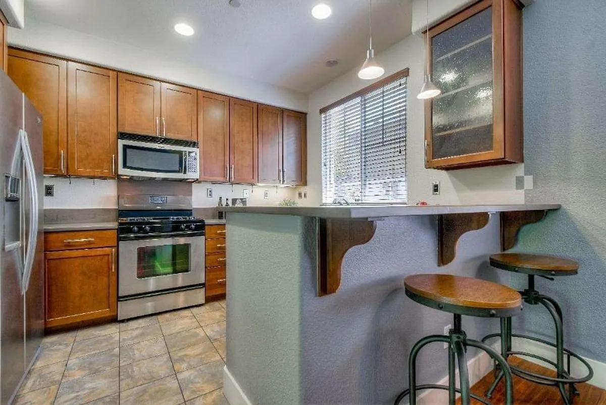 Building Photo - 405 Washington Sq #19