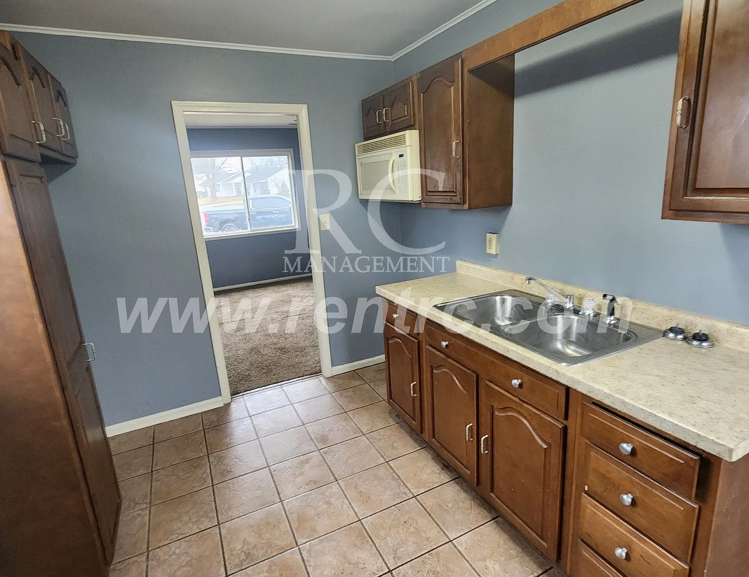 3 bed, 1150 sqft, $995 — Photo 3