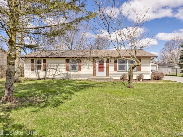 34665 Sabin St, Memphis, MI 48041