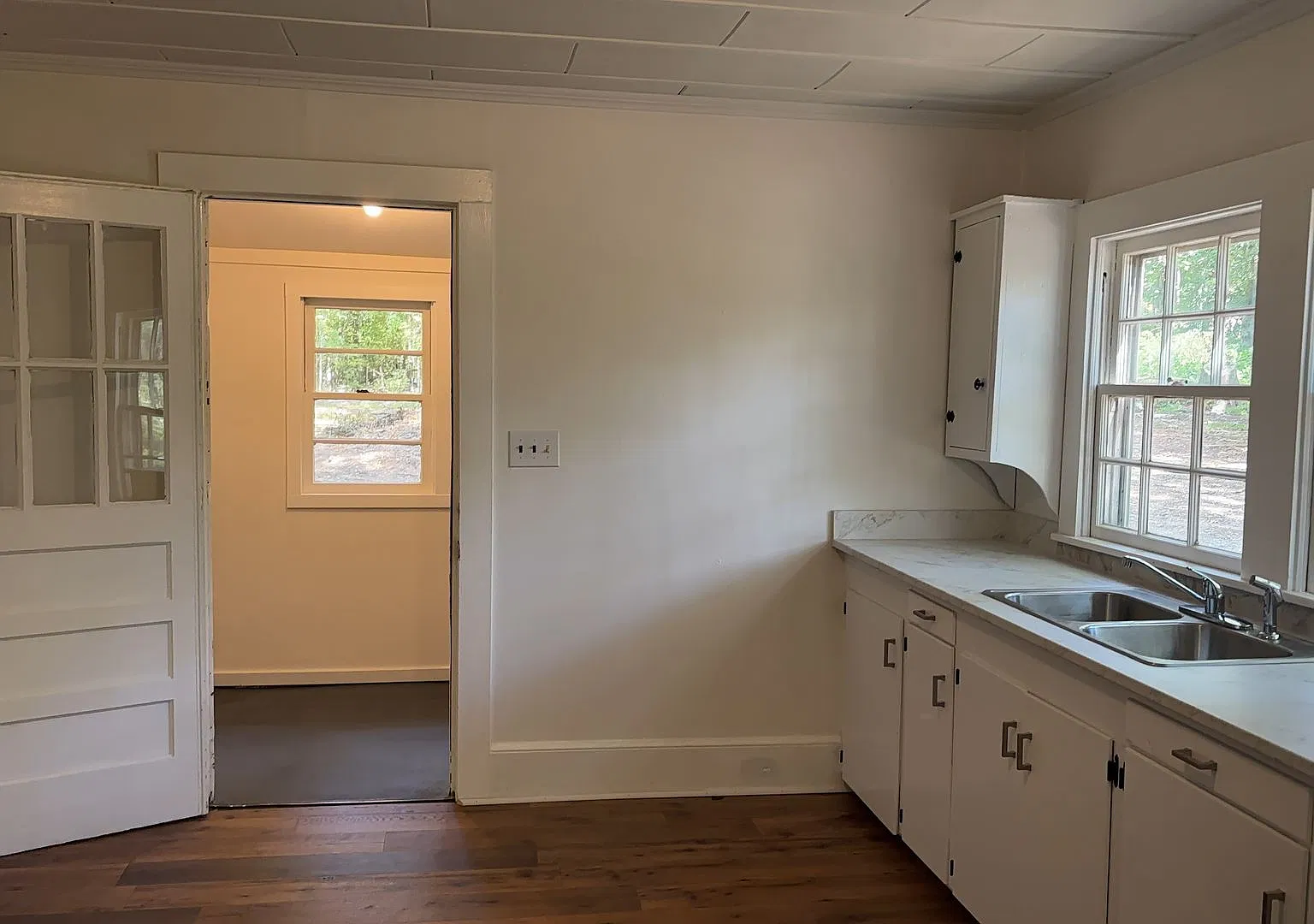 Renovated 2 bedroom 1 bathroom house — Photo 2